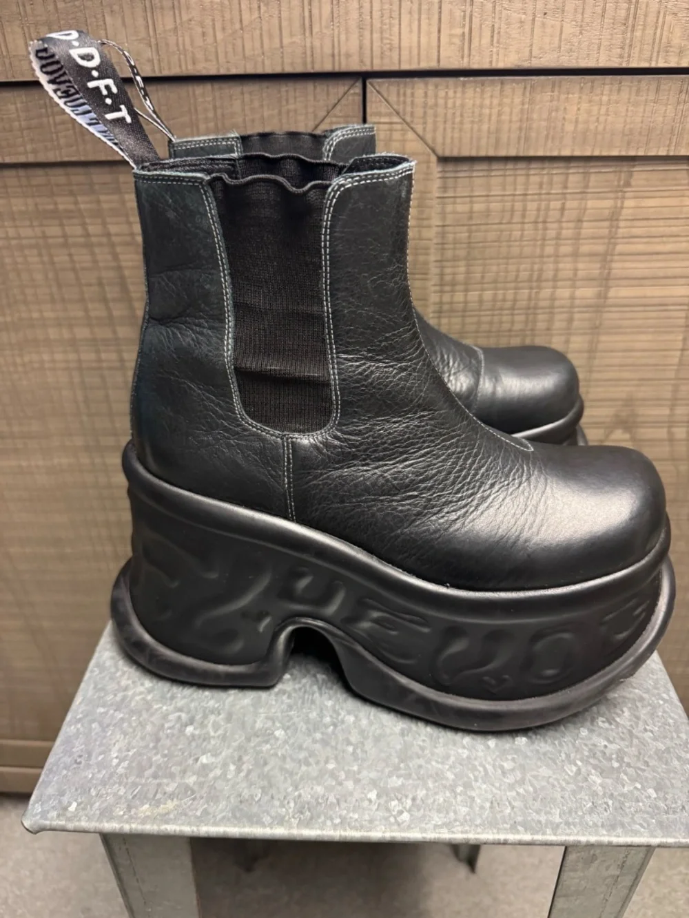 Angelica Reece Platform Chelsea boots - Picture 4 of 5